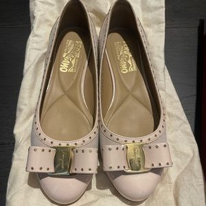 Salvator Ferragamo pink suede flats - Size 6